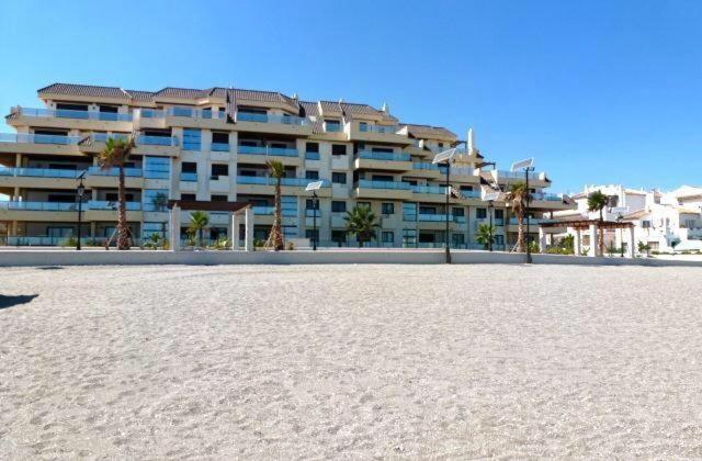 Marina Del Castillo, Duquesa Beachfront Apartment Manilva Kültér fotó
